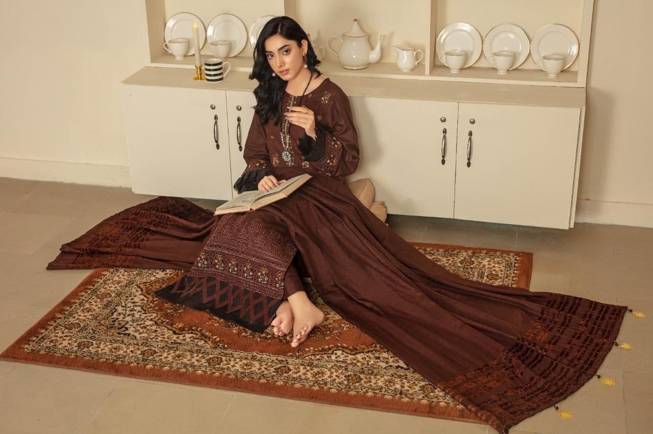 PREMIUM FASHION & FRAGRANCES CRAFTED FOR MODERN ELEGANCE